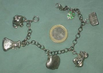 Vintage zilveren bedel-armband met o.a. een scooter beschikbaar voor biedingen
