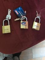 Slot met sleutels merk Abus €2.00 per stuk, Ophalen of Verzenden, Zo goed als nieuw