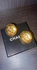 Chanel vintage coco clip on earrings 90s, Sieraden, Tassen en Uiterlijk, Oorbellen, Verzenden