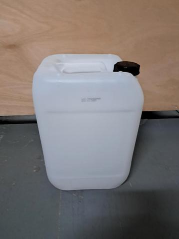 Schone jerrycans beschikbaar voor biedingen
