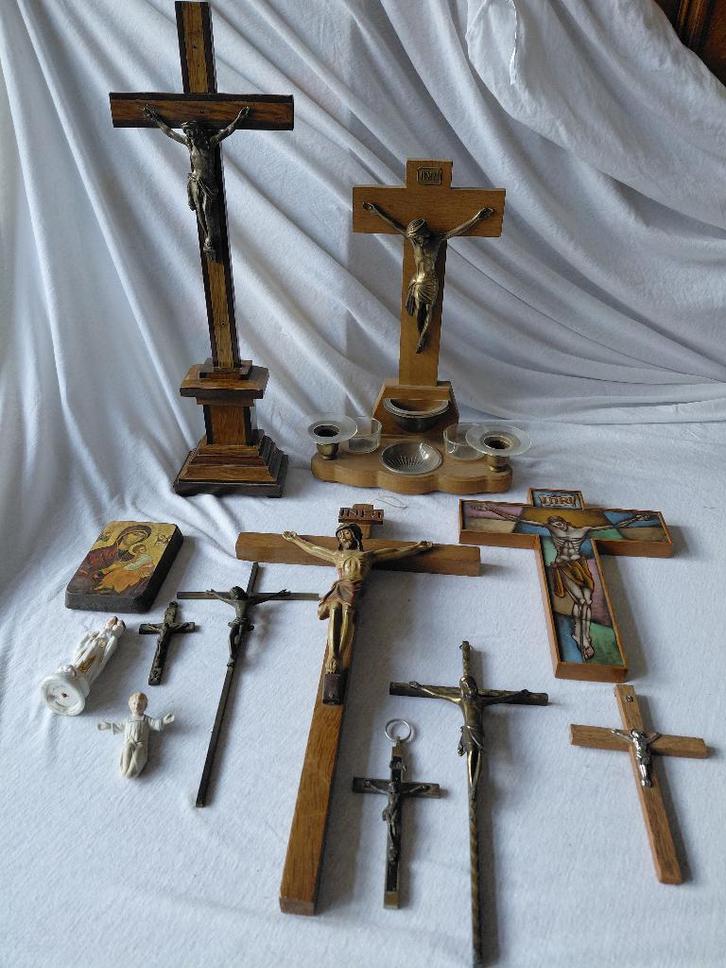 religieuze beelden icoon kruisbeelden crucifix, Antiek en Kunst, Antiek | Religie, Ophalen
