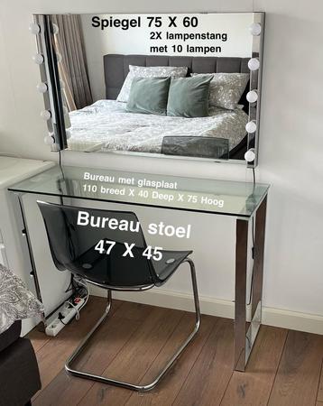 Bureau stoel /  glazen kaptafel / spiegel en lampen