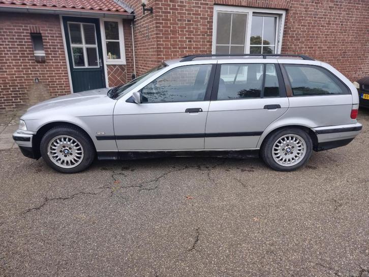 BMW 3-Serie 1.8 I 318 Touring 1998 Grijs, Auto's, BMW, Particulier, 3-Serie, Airbags, Airconditioning, Centrale vergrendeling
