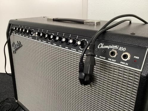 Fender Champion 100 gitaarversterker incl. pedaal, Muziek en Instrumenten, Versterkers | Bas en Gitaar, Zo goed als nieuw, 100 watt of meer