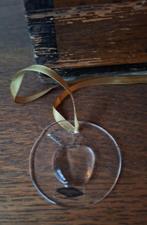 Arabia Nuutajarvi: Heiko Orvola Appel hanger, Antiek en Kunst, Antiek | Glas en Kristal, Ophalen of Verzenden