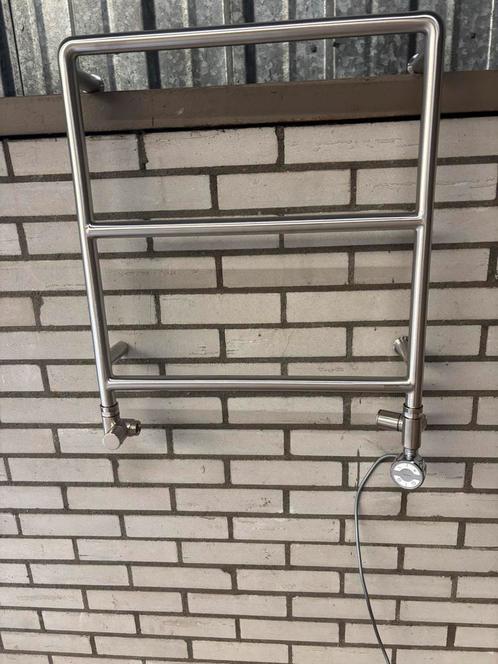 Elektrische Handdoekradiator RVS Geborsteld (3 stuks), Doe-het-zelf en Verbouw, Verwarming en Radiatoren, Nieuw, Radiator, Minder dan 200 watt