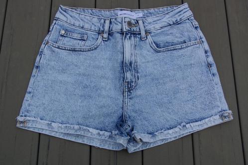 Melting Stockholm spijkerbroek kort lichtblauw maat XS, Kleding | Dames, Spijkerbroeken en Jeans, Zo goed als nieuw, W27 (confectie 34) of kleiner