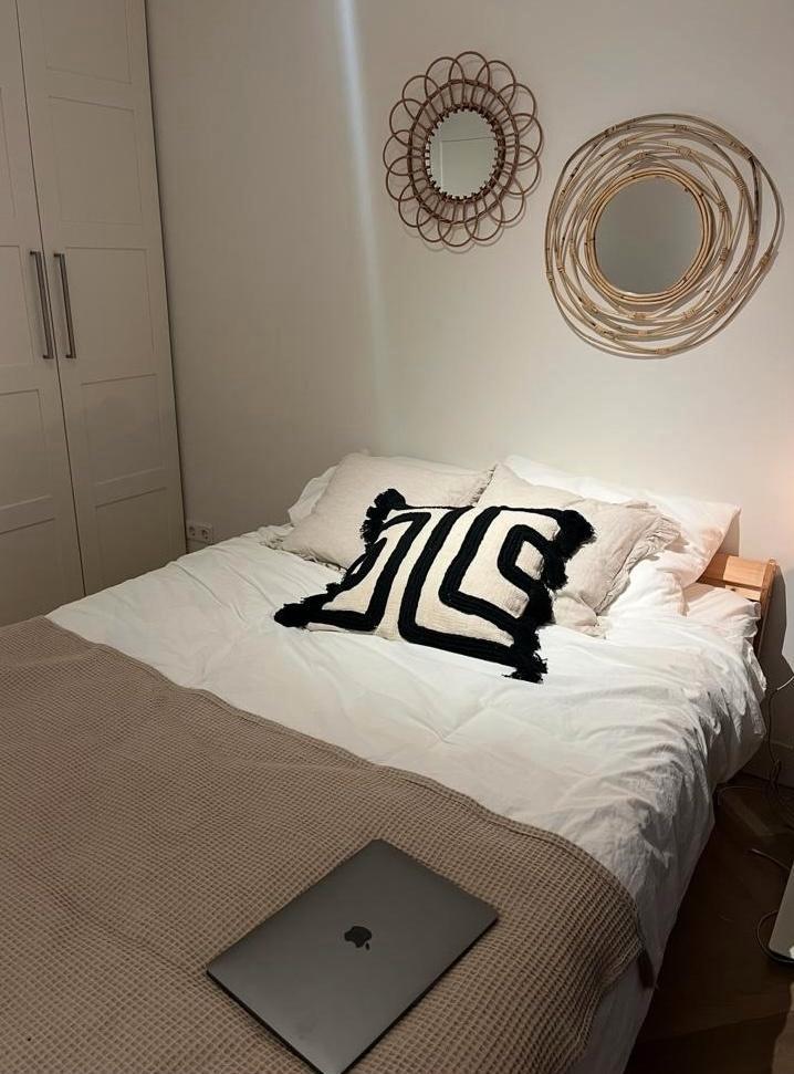 IKEA NEIDEN €99 houten bed met matras 144x205, Huis en Inrichting, Slaapkamer | Bedden, Zo goed als nieuw, Twijfelaar, 140 cm