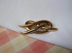 Broche Monet knoop/lus model 6.3x2.8 cm., Sieraden, Tassen en Uiterlijk, Broches, Verzenden, Zo goed als nieuw, Goud, Overige materialen