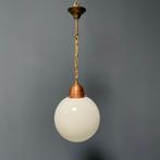Witte opaline glazen bollamp met koperen armatuur hanglamp, Ophalen of Verzenden