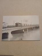 Oude ansichtkaart van trein op brug, Oostenrijk 1970, Ophalen of Verzenden