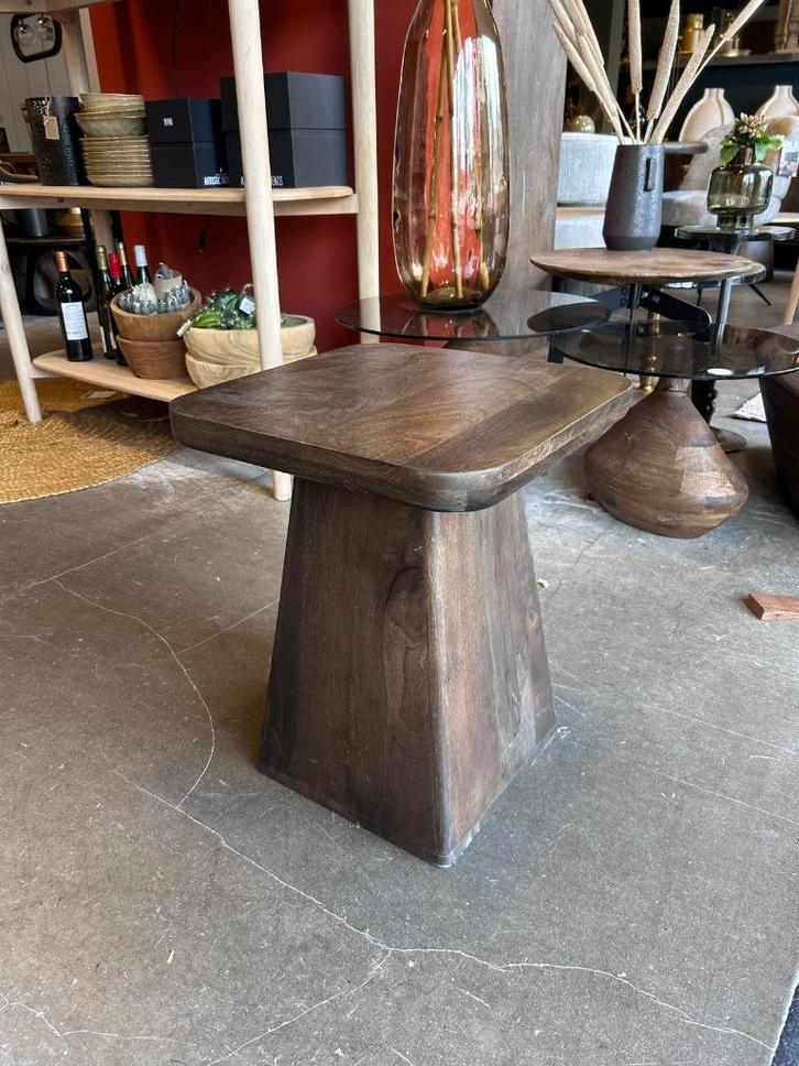 Eleonora Aron bijzettafel mangohout !showroom uitverkoop!, Hobby en Vrije tijd, Pottenbakken, Nieuw, Ophalen