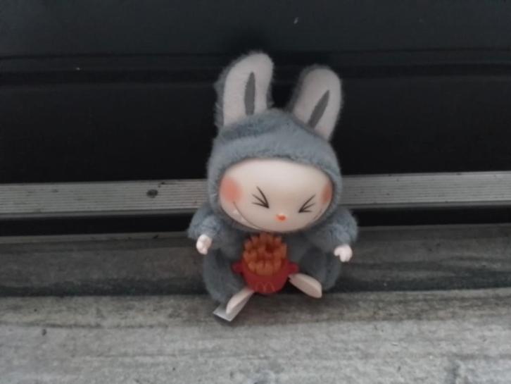 Labubu McDonald's Friet - Ogen Dicht!, Kinderen en Baby's, Speelgoed | Knuffels en Pluche, Zo goed als nieuw, Konijn, Ophalen of Verzenden