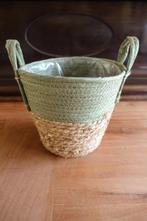 groene gras mand - bloempot, Huis en Inrichting, Woonaccessoires | Schalen en Manden, Ophalen of Verzenden, Nieuw, Riet, Mand