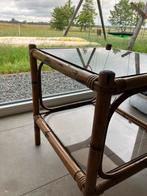 Rotan bijzettafeltje met glas, Huis en Inrichting, Tafels | Bijzettafels, Minder dan 55 cm, Rond, Glas, Ophalen
