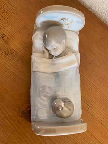 Zaphir slapend jongetje met kat beschikbaar voor biedingen