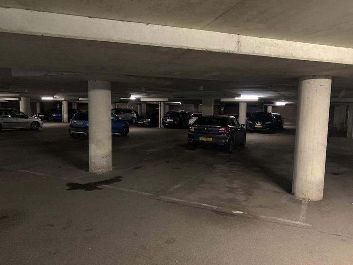 Inpandige parkeerplek vlakbij metrostation Noord, Huizen en Kamers, Garages en Parkeerplaatsen, Amsterdam