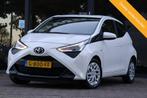 Toyota Aygo 1.0 VVT-i x-play |AUTOMAAT|Carplay|Cam|, Auto's, Toyota, Stof, Gebruikt, 4 stoelen, Wit