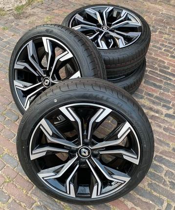 Mooie Renault Clio V velgen + NIEUWE 205/45R17 Goodyear beschikbaar voor biedingen