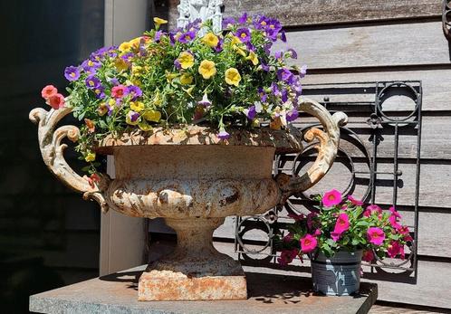 Bijzondere gietijzeren oorvaas 66cm, met dubbele oren!, Tuin en Terras, Tuinvazen, Gebruikt, Ophalen of Verzenden