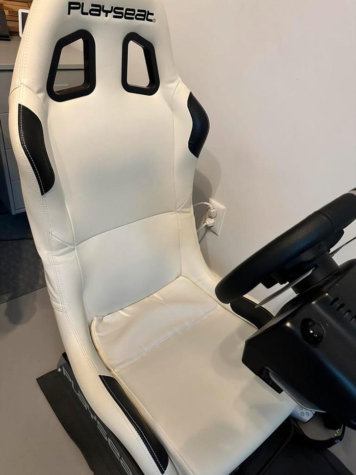 Playseat evolution wit + Logitech G29, Spelcomputers en Games, Spelcomputers | Sony PlayStation Consoles | Accessoires, Gebruikt