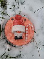 Rode fantasy kerst gnoom klei hanger met zuurstok., Diversen, Kerst, Ophalen of Verzenden, Nieuw