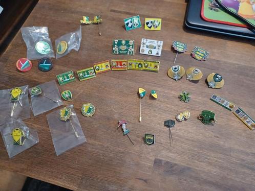 Ruim 35 Speldjes Fc Den Haag ADO veel alleen verschillende, Verzamelen, Speldjes, Pins en Buttons, Zo goed als nieuw, Sport, Ophalen