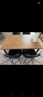 Vloerkleed en tafel, Huis en Inrichting, Ophalen, 100 tot 150 cm, 50 tot 100 cm, Zo goed als nieuw