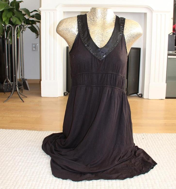 Prachtige I Am Jurk (Maat 40) € 25,-, Kleding | Dames, Jurken, Zo goed als nieuw, Maat 38/40 (M), Zwart, Knielengte, Ophalen of Verzenden