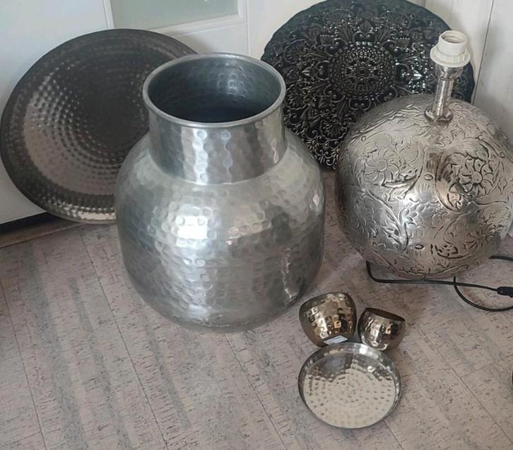 Zilverkleurige vaas, kaarshouders, lampenvoet en schalen, Antiek en Kunst, Curiosa en Brocante, Ophalen of Verzenden