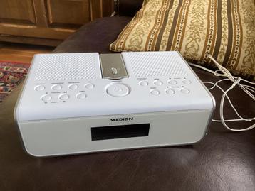 Medion wekkerradio met tijd projectie beschikbaar voor biedingen