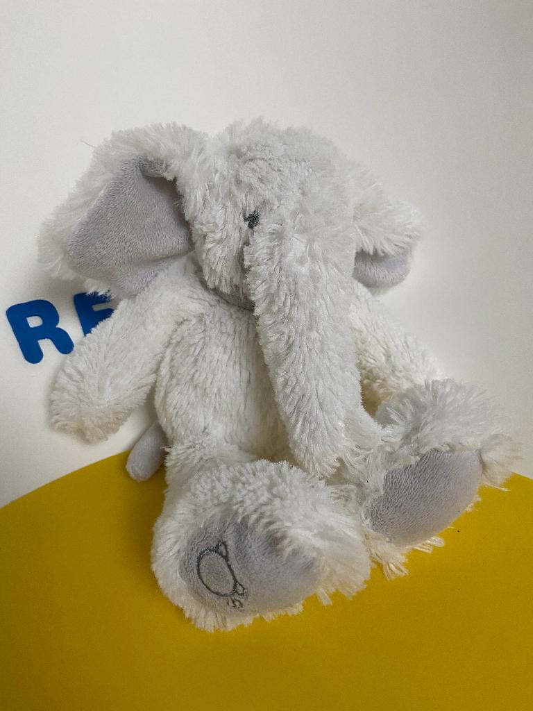 3020 Oscar olifant olifantje wit, Kinderen en Baby's, Speelgoed | Knuffels en Pluche, Ophalen of Verzenden, Zo goed als nieuw