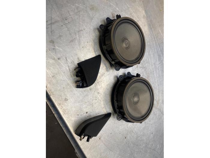 Speakerset van een Tesla Model 3, Auto-onderdelen, Elektronica en Kabels, Overige automerken, Gebruikt, 3 maanden garantie, Ophalen of Verzenden