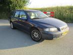 Volvo V70 2.4 D AUT 2002 Blauw Apk Garbagerun trekhaak, Auto's, 1800 kg, 179 €/maand, Blauw, V70