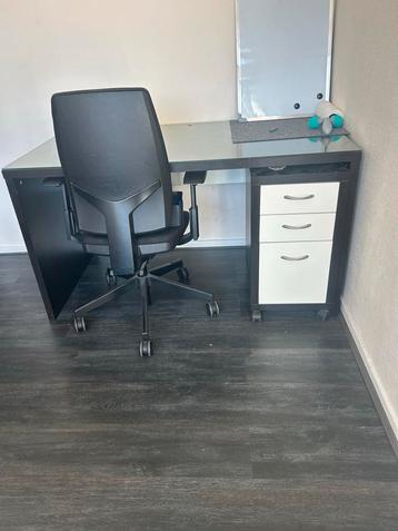 Bureau met stoel - Ideaal voor thuiswerken! beschikbaar voor biedingen