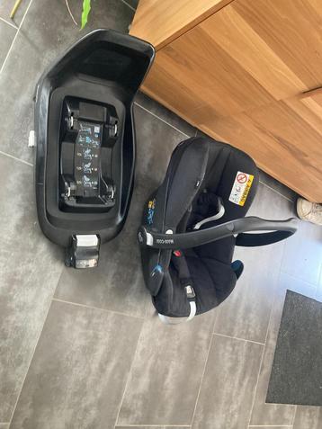 Maxi-Cosi 2wayFix + Maxi-Cosi Pebble Pro i-Size beschikbaar voor biedingen