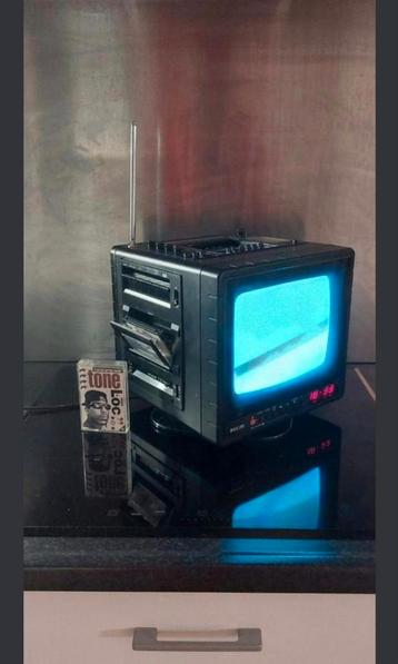 VINTAGE WERKEND CASSETTE WEKKERRADIO TV PHILIPS TYPE9 TC2100 beschikbaar voor biedingen