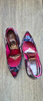Ted Baker zwarte met rozen pump maat 39, Ophalen, Zwart, Zo goed als nieuw, Schoenen met hoge hakken