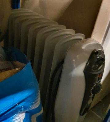Elektrische kachel verwarming radiator op stroom beschikbaar voor biedingen