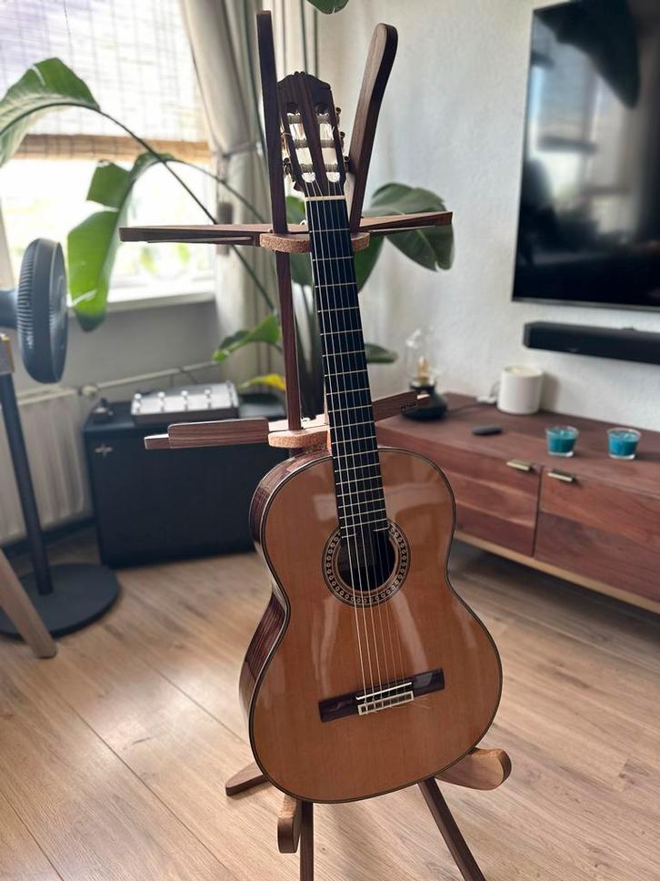 Amalio burguet 2dv cedar, Muziek en Instrumenten, Snaarinstrumenten | Gitaren | Akoestisch, Zo goed als nieuw, Klassieke of Spaanse gitaar