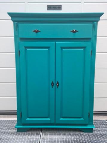Mooie kast (meidenkast) beschikbaar voor biedingen