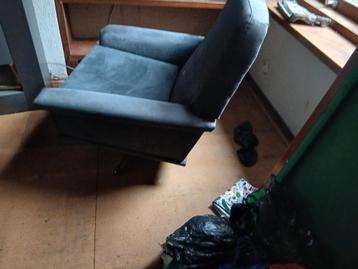 Vintage jaren 60/70 stoel met voetenbank beschikbaar voor biedingen