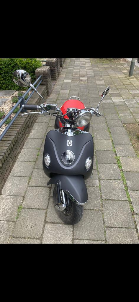 Vespa scooter met lage km-stand, Fietsen en Brommers, Scooters | Vespa, Zo goed als nieuw, Overige modellen, Benzine, Ophalen
