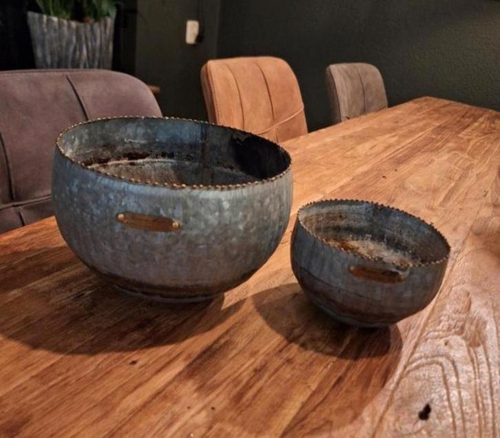Riviera Maison Schalen - Industrieel Metaal Look, Huis en Inrichting, Woonaccessoires | Schalen en Manden, Gebruikt, Schaal, Rond