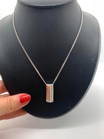 Z223 Prachtige zilveren ketting met hanger beschikbaar voor biedingen
