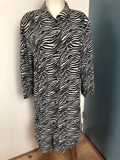 Anna zebra print blousejurk jurkje 44 zwart wit, Kleding | Dames, Jurken, Zo goed als nieuw, Maat 42/44 (L), Wit, Knielengte, Ophalen of Verzenden