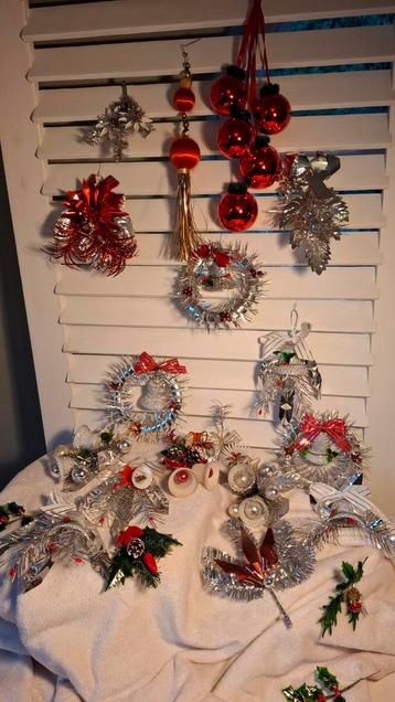18 vintage kerstversieringen en een tros ballen beschikbaar voor biedingen