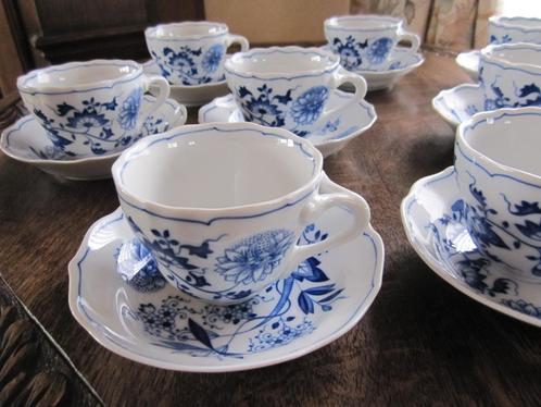 Twee kopjes met schoteltjes Hutschenreuther Zwiebelmuster, Antiek en Kunst, Antiek | Porselein, Verzenden