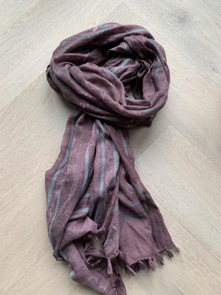 Paarse sjaal met motief, Kleding | Dames, Mutsen, Sjaals en Handschoenen, Zo goed als nieuw, Sjaal, Ophalen of Verzenden