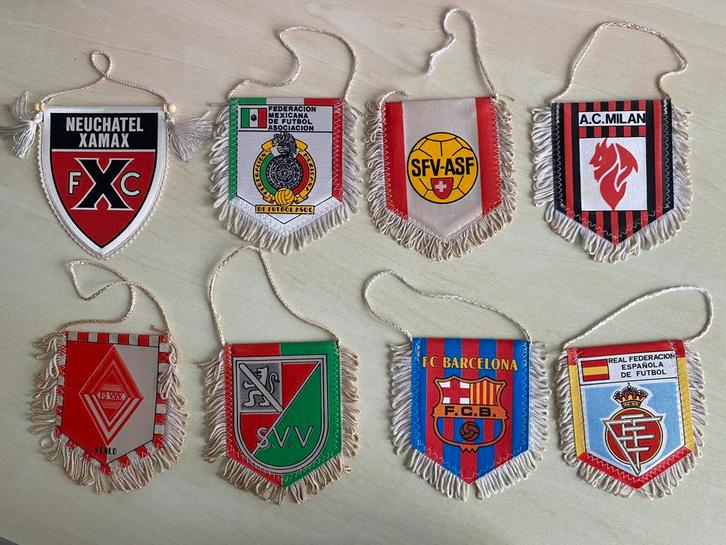 Vaantjes - oa PSV / Barcelona / VVV / SVV - Zie overzicht, Verzamelen, Sportartikelen en Voetbal, Zo goed als nieuw, Vaantje of Sjaal